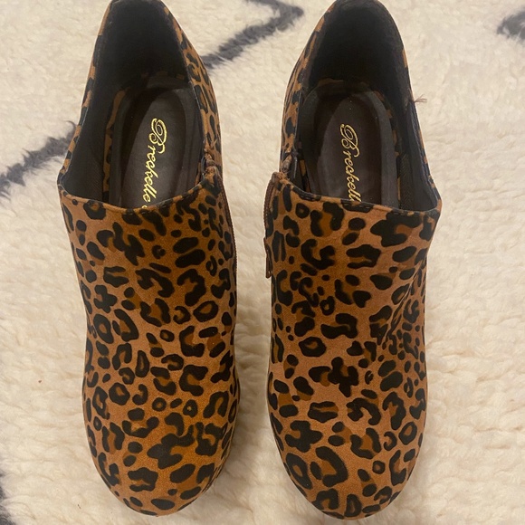 Leopard Print Ankle Bootie - Picture 4 of 10